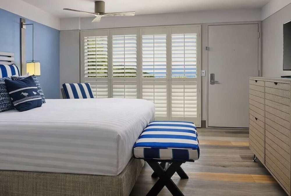 Room, King Bed, Bay View