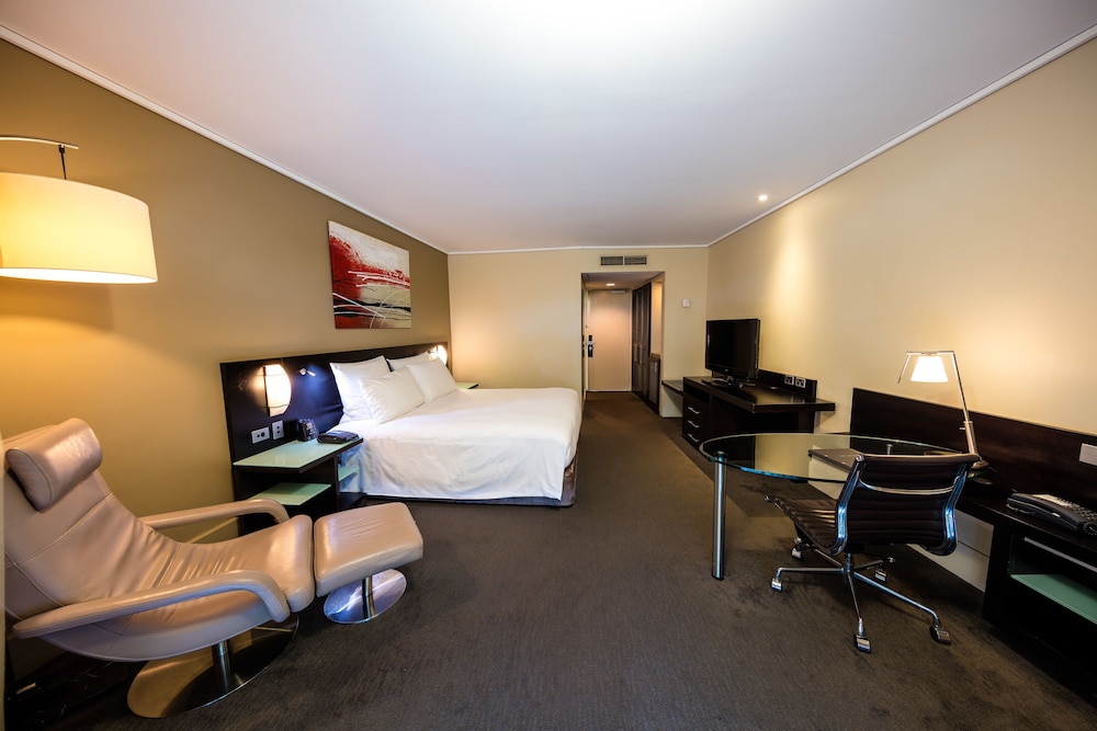 Hilton Cairns Hotel 33/85