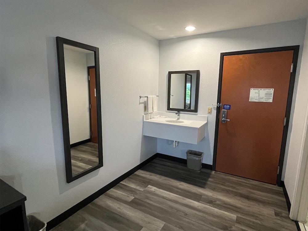 Motel6 Urbana, IL 44/44