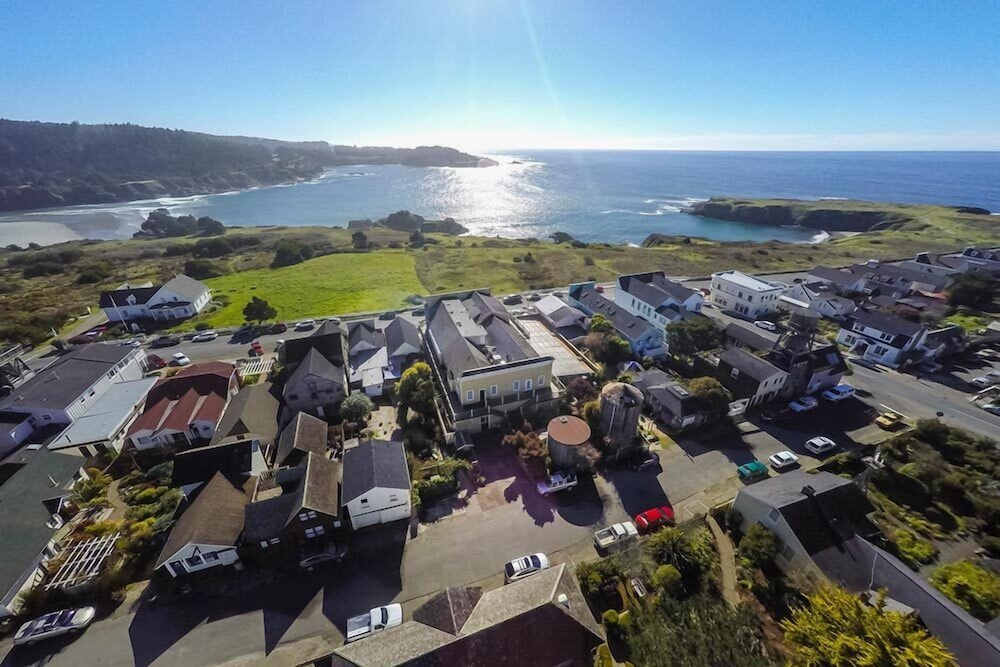 The Mendocino Hotel and Garden Suites 39/47