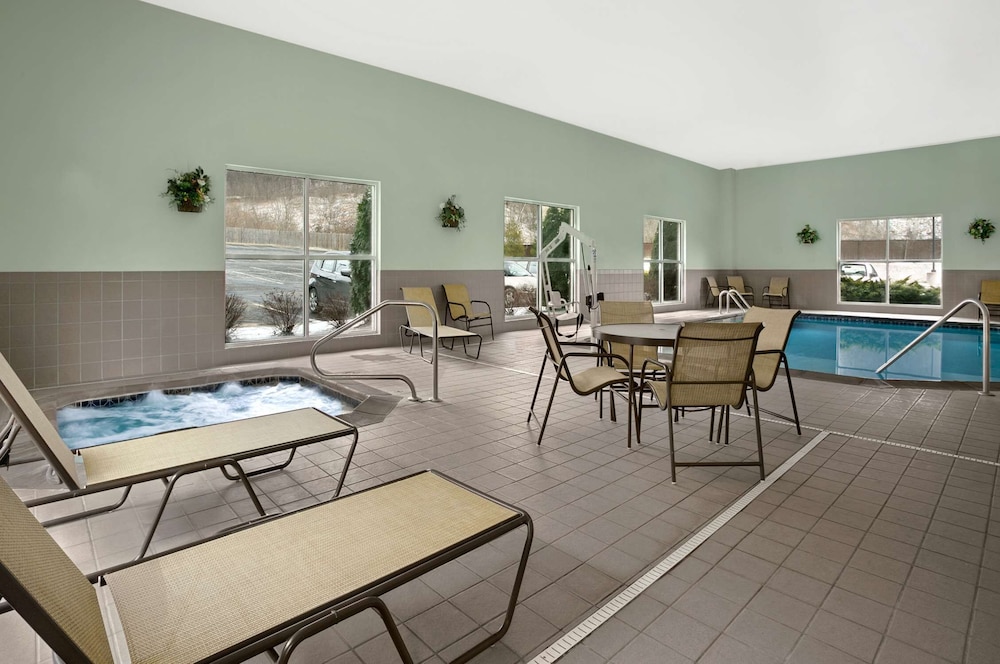 Hampton Inn Athens, OH 26/39
