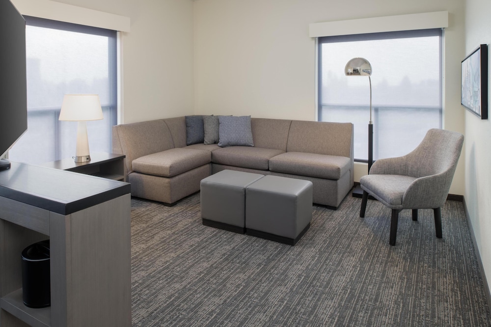 Hyatt House Fresno/Campus Pointe 25/50