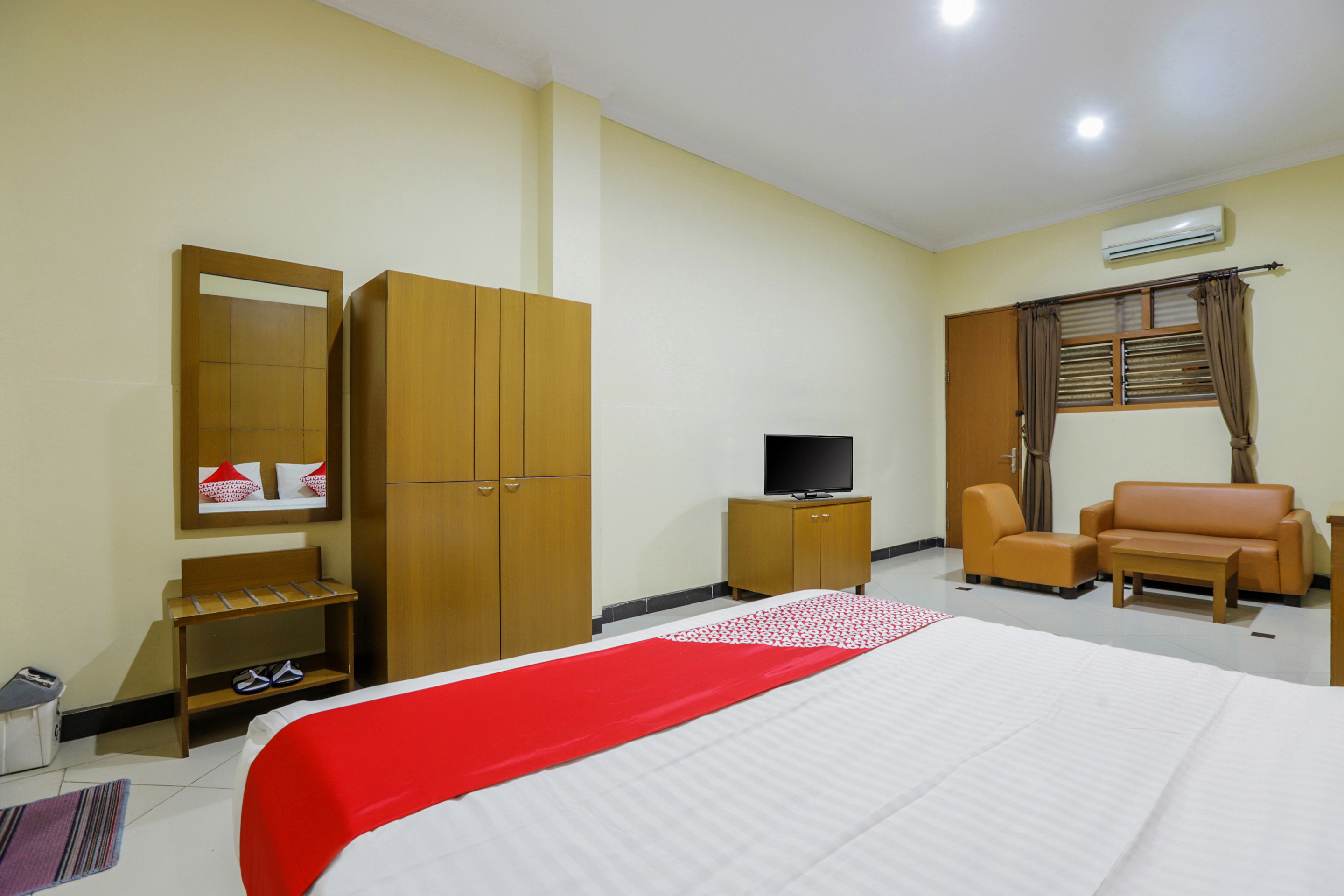 OYO 918 Hotel Senen Indah Syariah 20/50