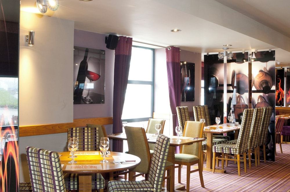 Premier Inn Glasgow Newton Mearns (M77 J4) 39/54