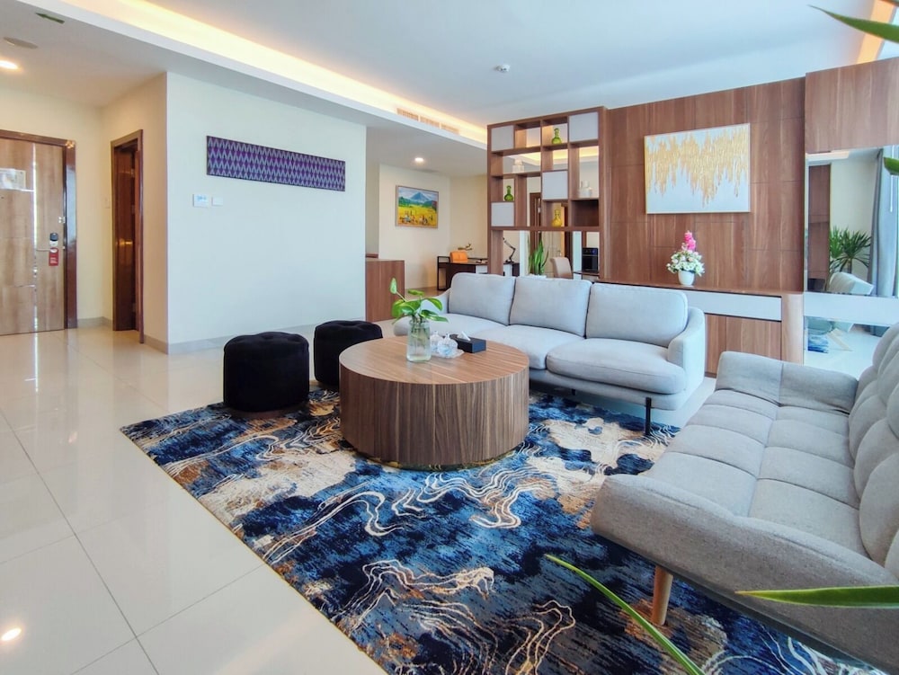 Unhas Hotel and Convention 30/50