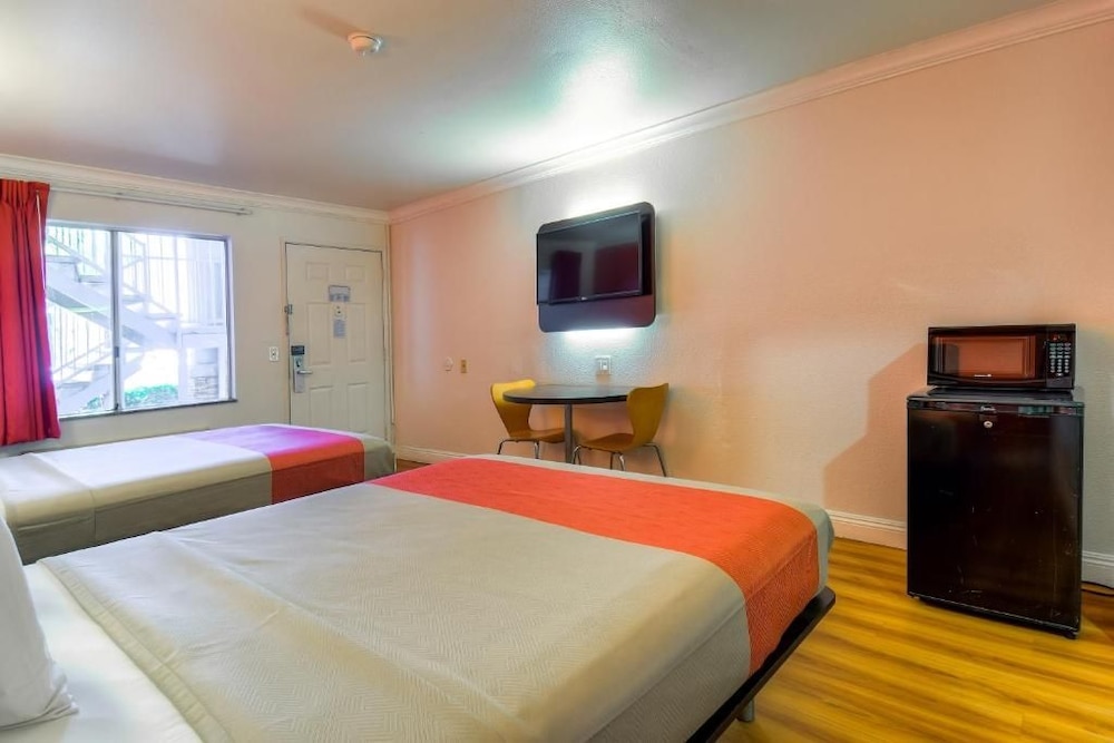 Motel6 Menifee, CA 30/71