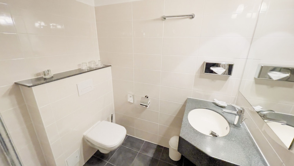 Hotel Schnehagen، فالزروده 48/50