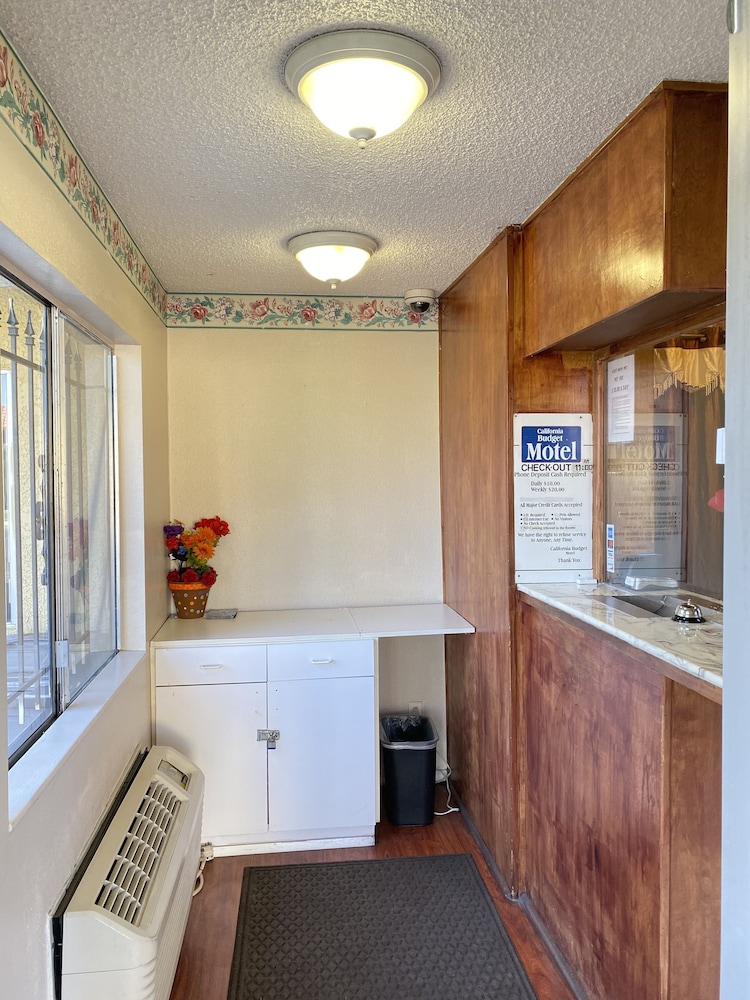 Studio6 Hemet, CA 5/51