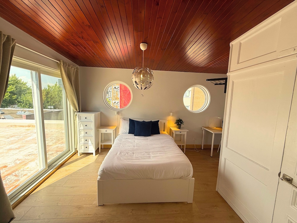 Mezzanine, Deluxe, Double Bed, Private Bathroom