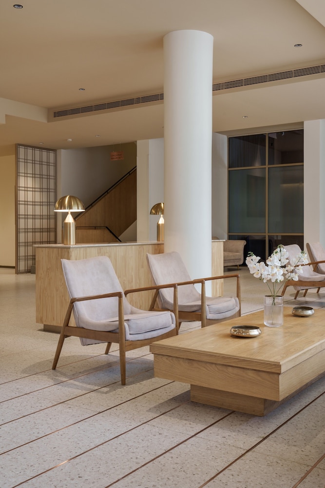 37th Crescent Hotel 30/50