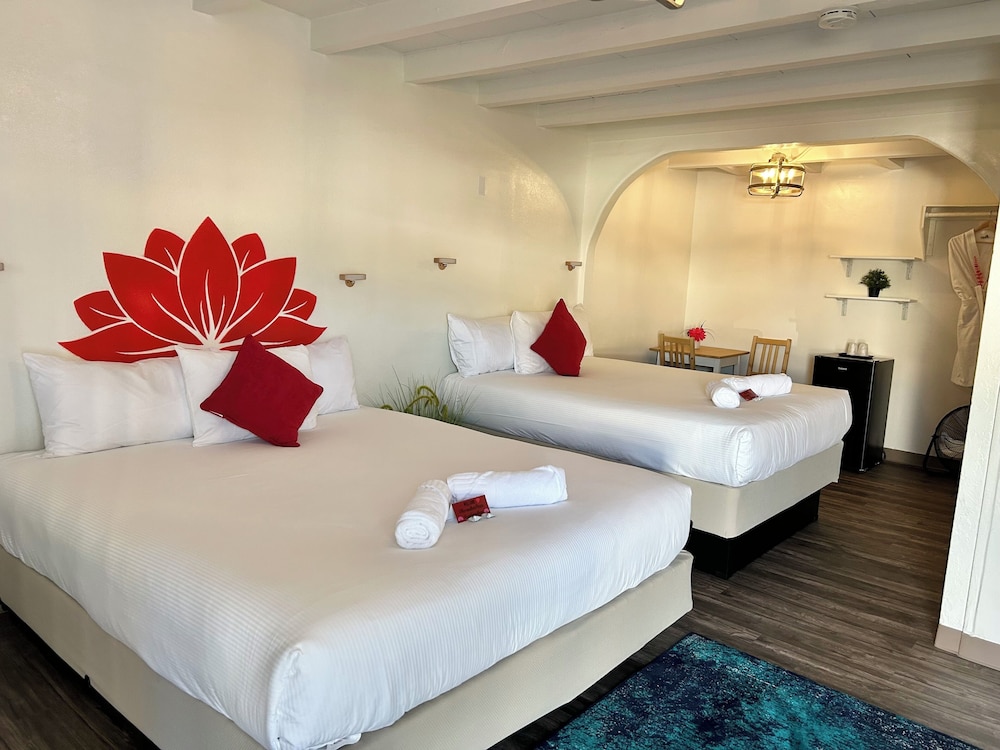1 BEDROOM, DELUXE, DOUBLE OR TWIN BED