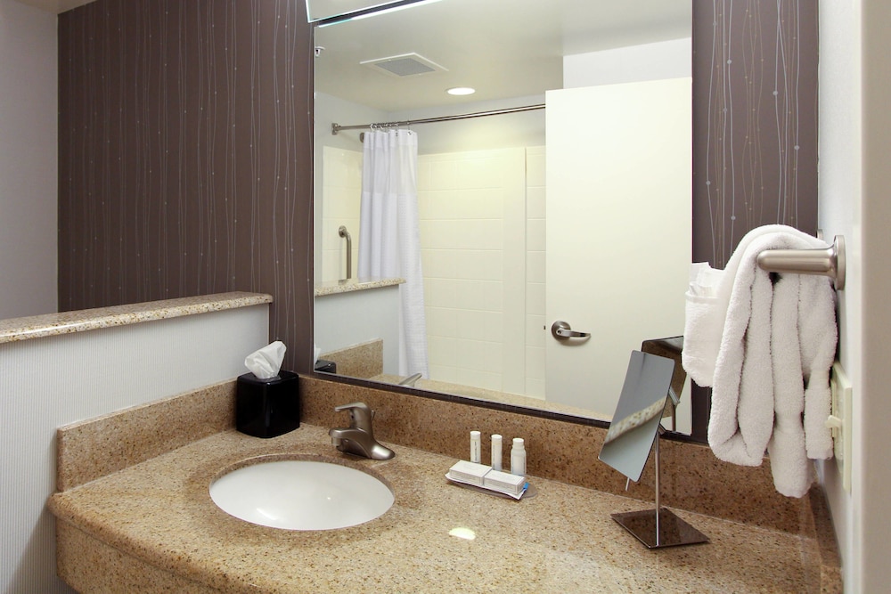 Courtyard by Marriott Salina 11/39