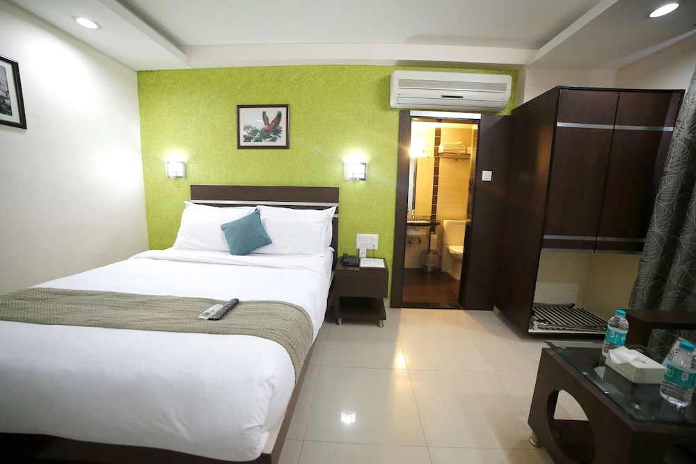 Click Hotel Yuvraj 14/46