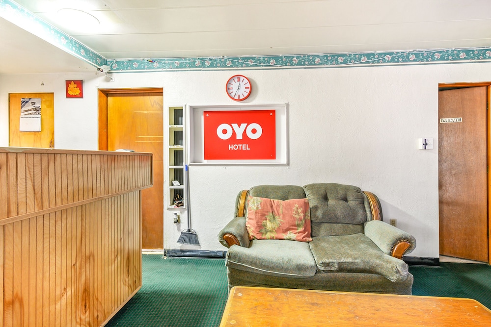 Lobby at OYO Hotel Downtown Peoria I-74, PEORIA - IL