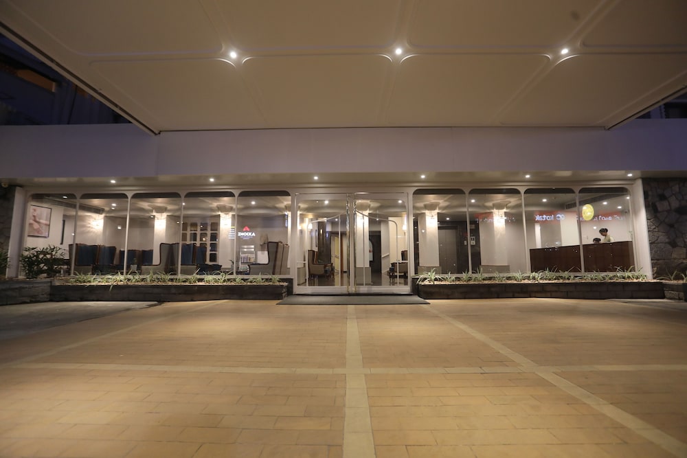 THE INTERNATIONAL HOTEL 3/40
