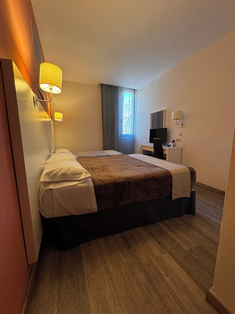 1 BEDROOM, CITY, DOUBLE BED