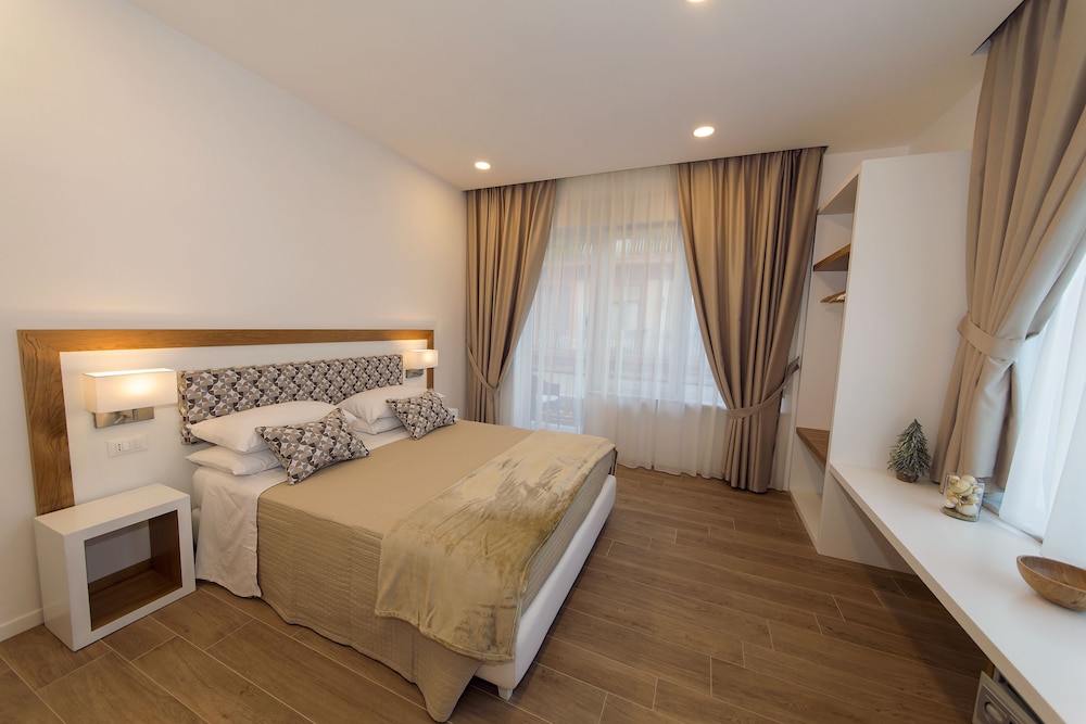 CLASSIC, DOUBLE BED, BALCONY
