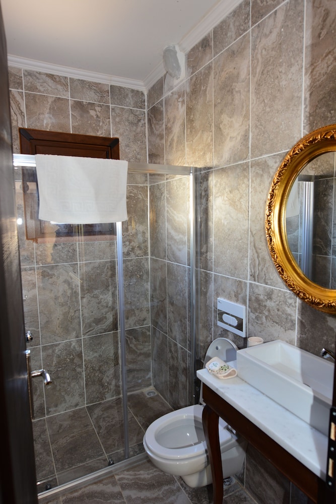 Hayriye Hanim Ege Hotel 32/35