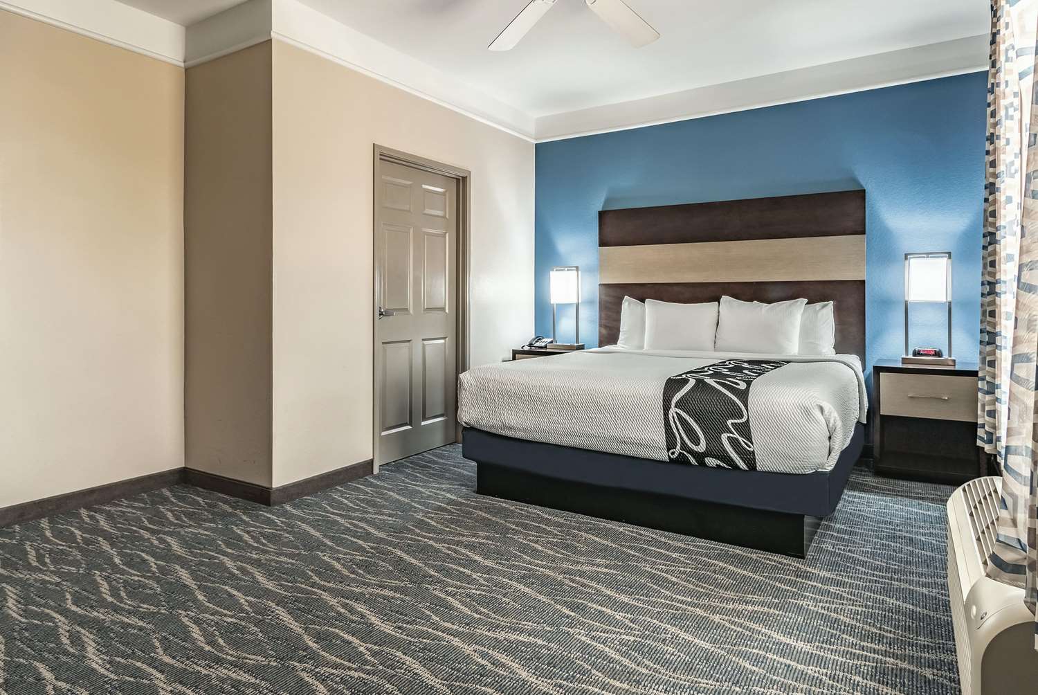 La Quinta Inn and Suites Phoenix I-10 West 8/50