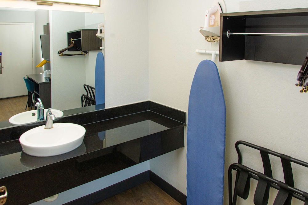 Motel6 Lantana/West Palm Beach, FL 58/60