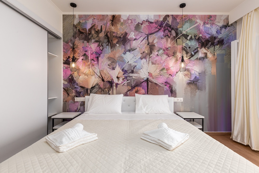 Aqua Luxury Suites 34/76
