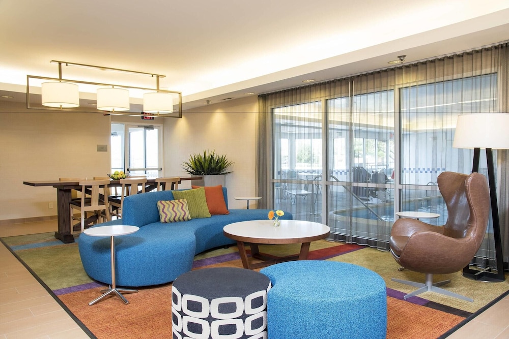 Spark by Hilton Bloomington 17/43