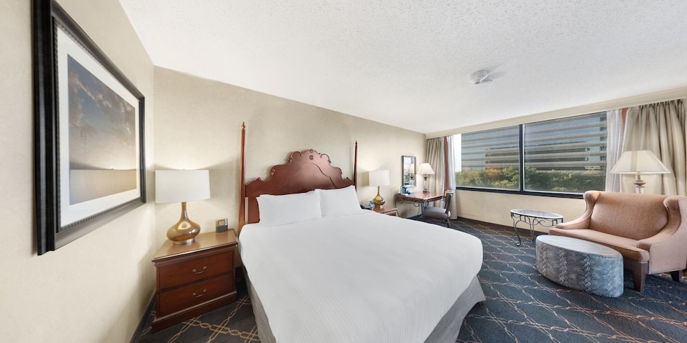 ROOM, KING BED