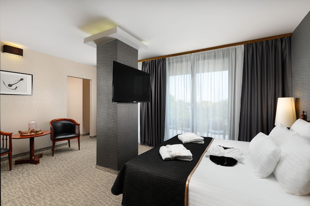 Divinus Hotel 20/71