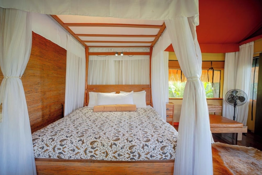 GRAND, TENT, JETTED TUB
