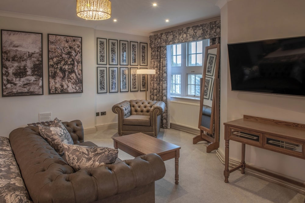 De Vere Cranage Estate 26/44