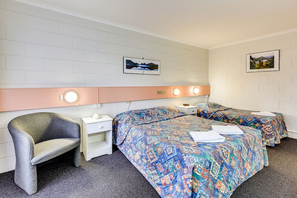Martin Cash Motel 14/40