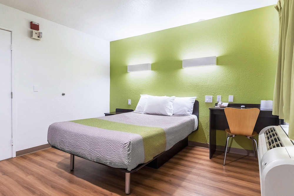 Motel6 Ontario, CA - Airport 35/61