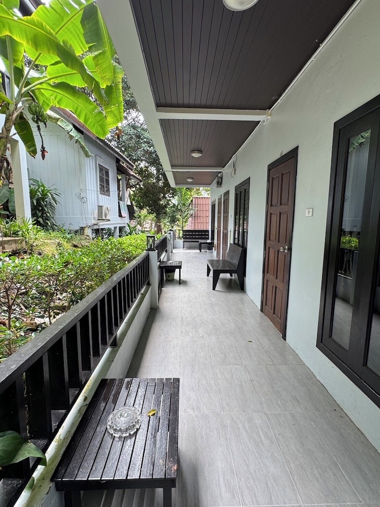 Tok Little Hut 39/47