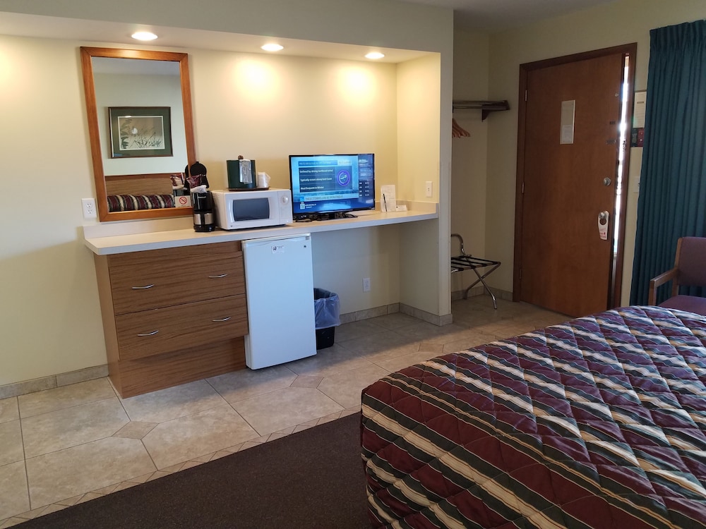 Black Hawk Motel 7/50