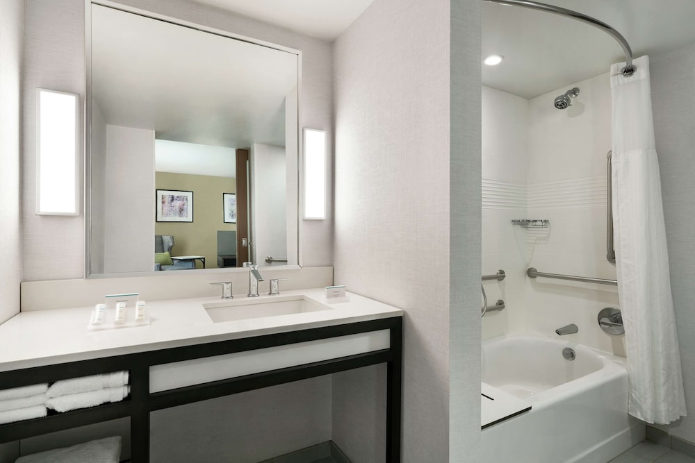 Hilton Garden Inn Springfield 9/76