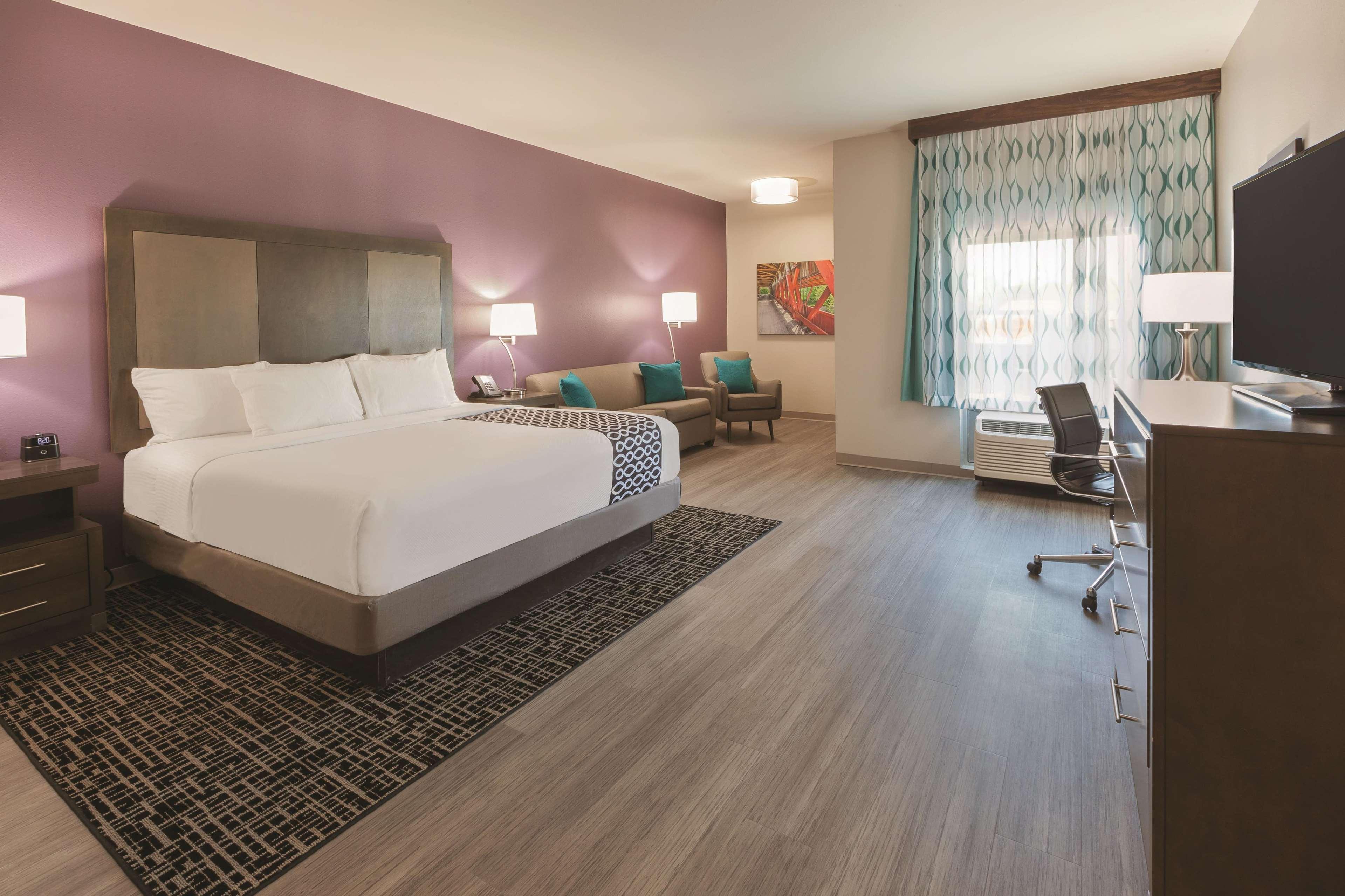 Deluxe, King Bed