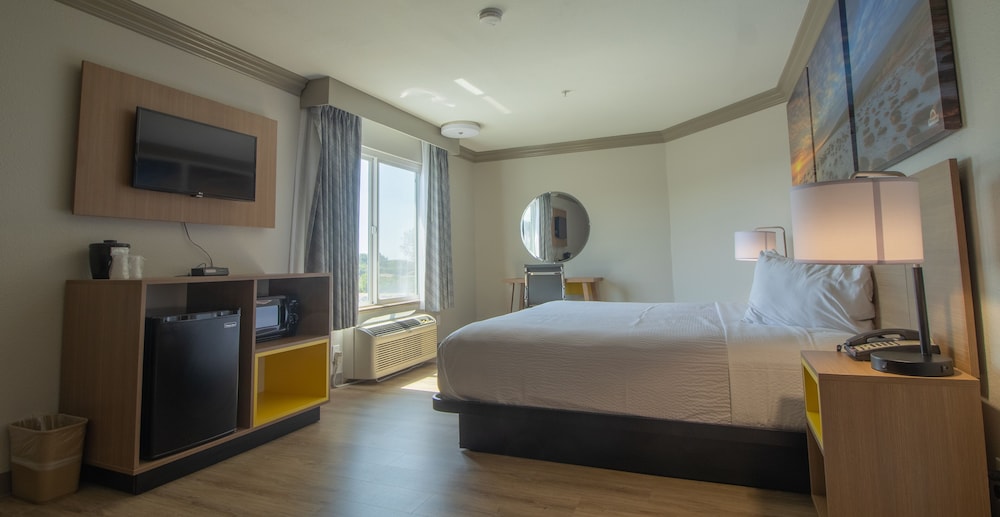 Days Inn by Wyndham Carlsbad 26/45