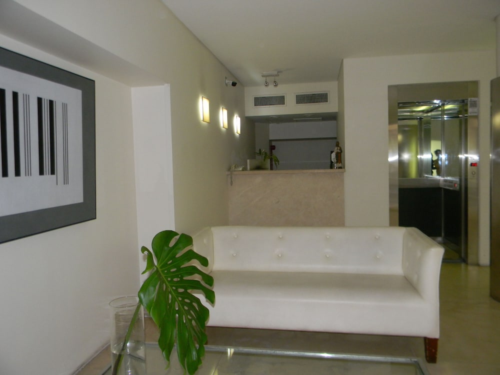 ART SUITES 8/51