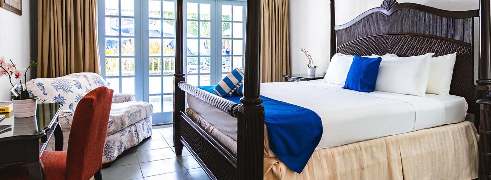 Deluxe, King Bed, Pool Access