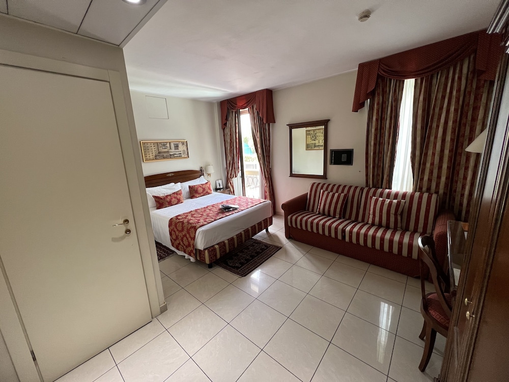 Hotel Villa Savoia 3/16