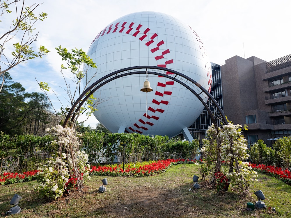 Fame Hall Garden Hotel 65/72