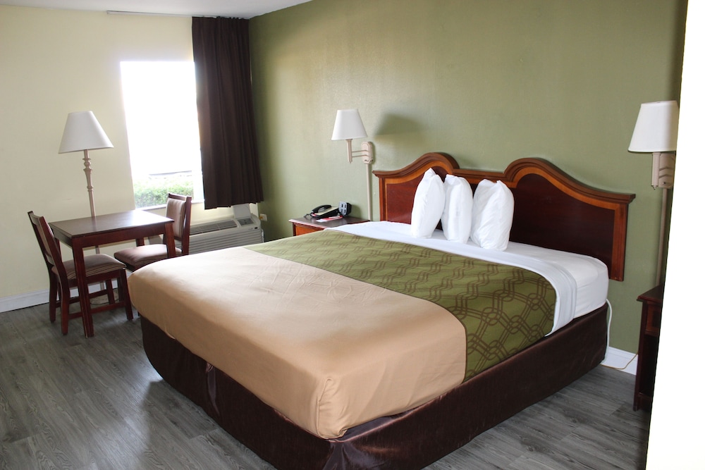 Econo Lodge Texarkana I-30 14/32