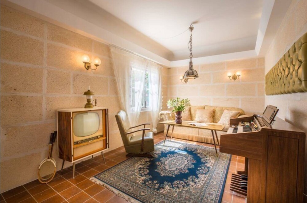 BELLA COLINA VINTAGE HOTEL 1953 14/30