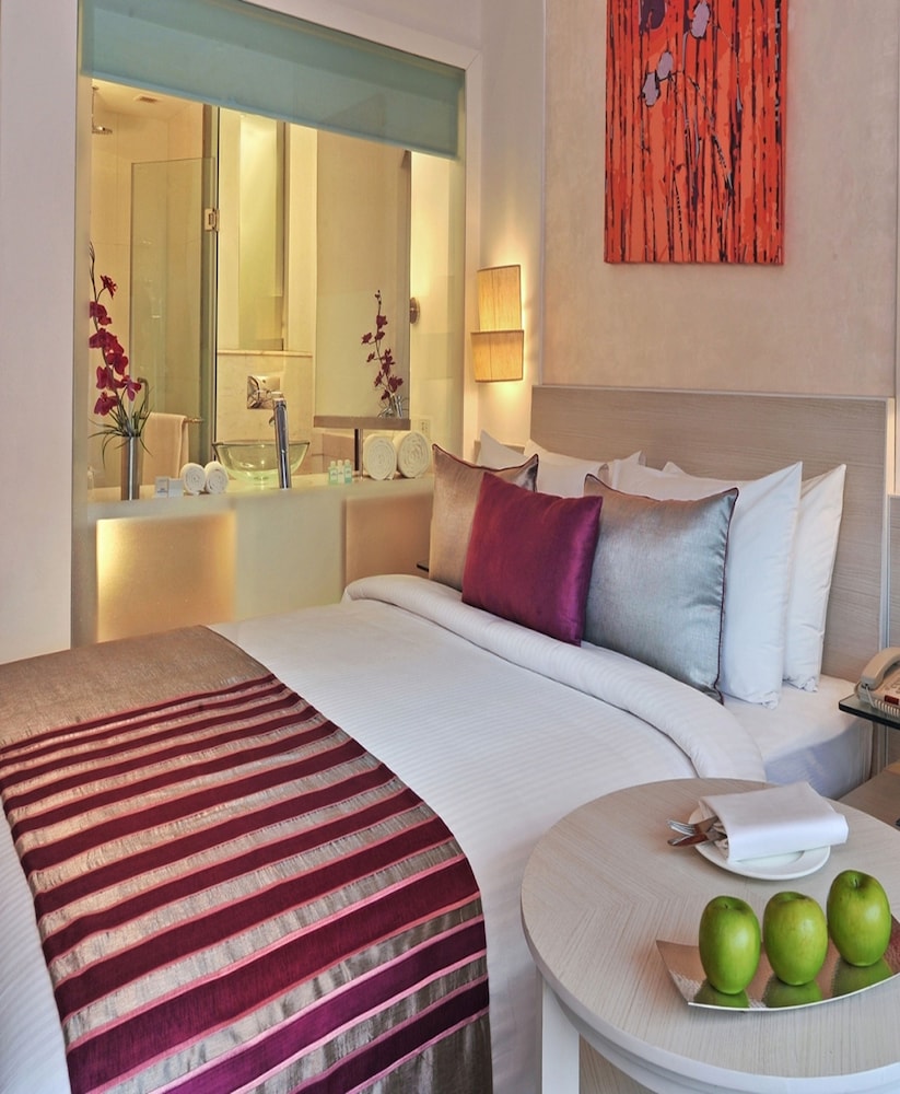 THE ASHTAN SAROVAR PORTICO 16/37
