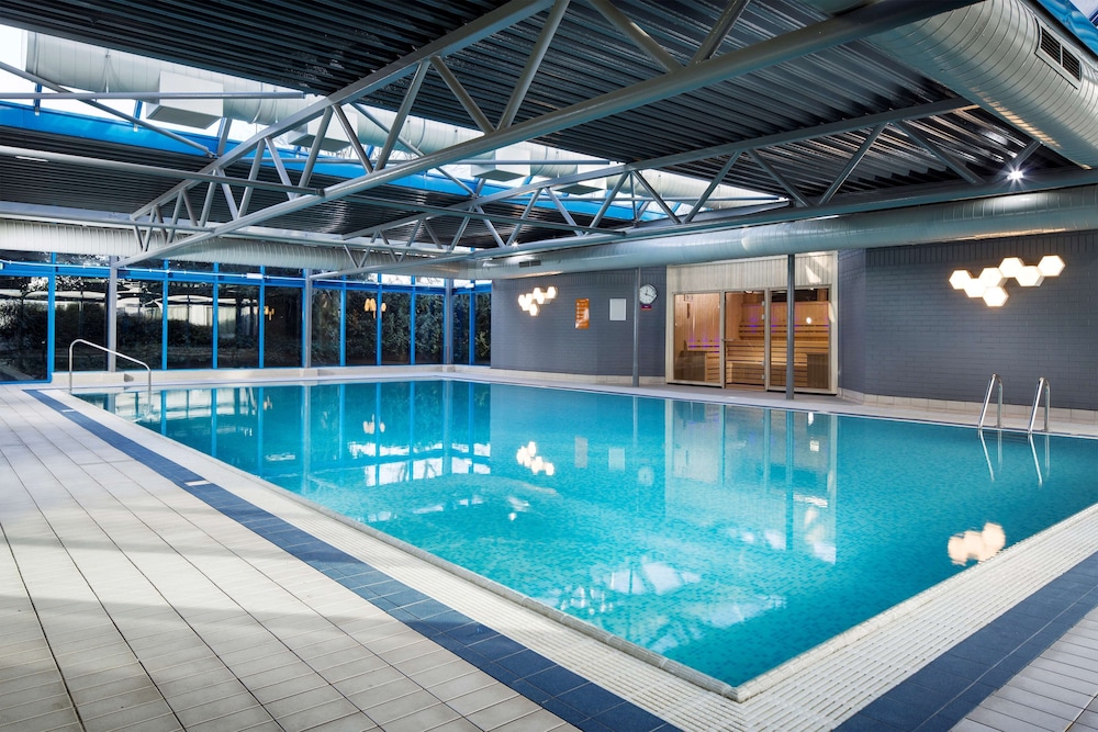 Radisson Red London Heathrow 35/64