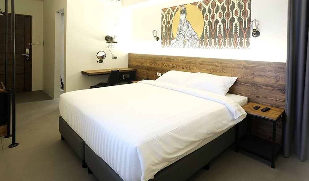 U Hotels Makati 30/56
