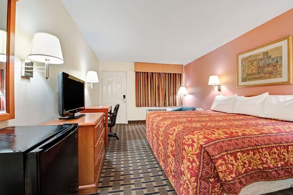 STANDARD, QUEEN BED, ACCESSIBLE