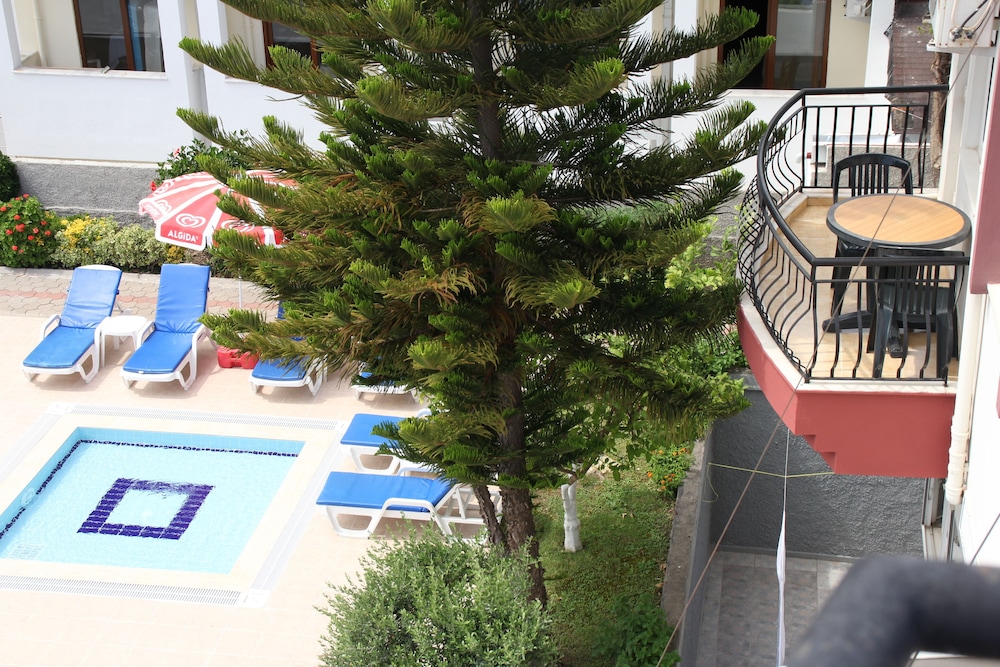 MINTA APART HOTEL 45/57