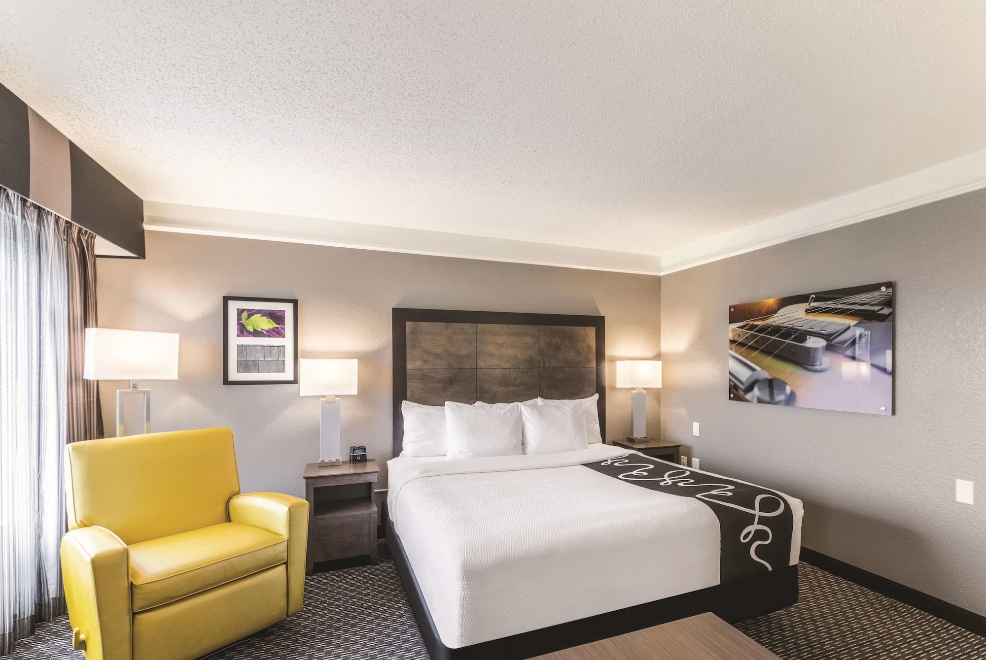 Room, King Bed, Pool or Courtyard View