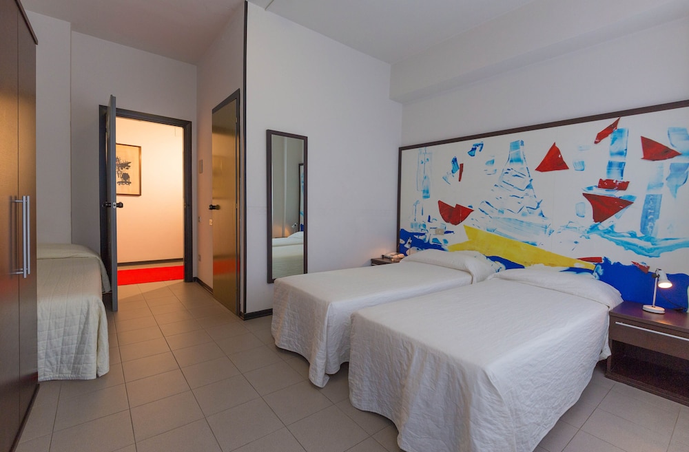 HOTEL SOLARIUM 12/51